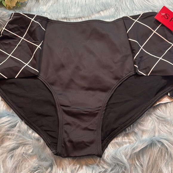 NWT SPANX Flirty Skirted Swim Bottom in Black Geo Sz 10 - Picture 4 of 10